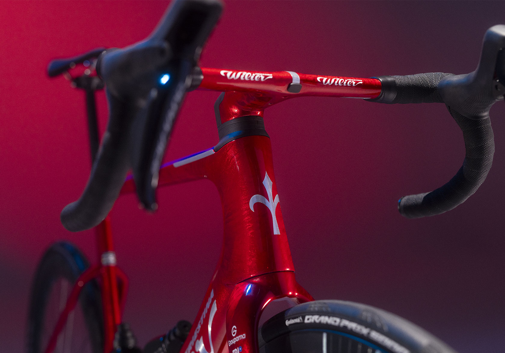 gallery_dettaglio_colore_F32_1680x1176_f